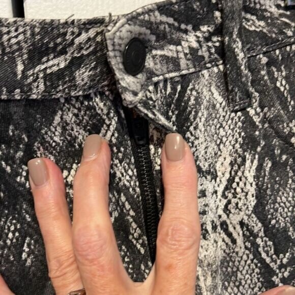 Zara denim snakeskin mini skirt Size Small - Picture 3 of 8